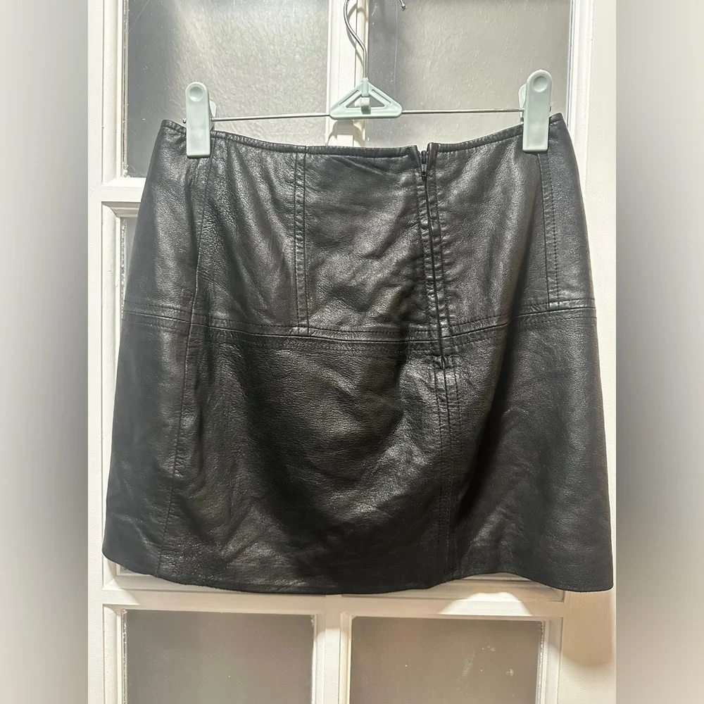 ASOS DESIGN leather-look mini skirt Size 2 - Picture 4 of 5